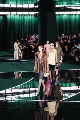 Milan, Milan, Milan Women s Fashion Week: Fall Winter 2025 - Gucci Fashion Show - Catwalk Milan, Milan Women s Fashion Week: Fall Winter 2025 - Women s Fashion, Fall Winter 2025 - Gucci Fashion Show - Catwalk. In the photo: Model- Women s Fashion, Fall Winter 2025 - Gucci Fashion Show - Catwalk. In the photo: Model Milan Italy  Copyright: xIPA ABACAx