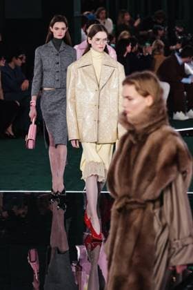Milan, Milan, Milan Women s Fashion Week: Fall Winter 2025 - Gucci Fashion Show - Catwalk Milan, Milan Women s Fashion Week: Fall Winter 2025 - Women s Fashion, Fall Winter 2025 - Gucci Fashion Show - Catwalk. In the photo: Model- Women s Fashion, Fall Winter 2025 - Gucci Fashion Show - Catwalk. In the photo: Model Milan Italy  Copyright: xIPA ABACAx