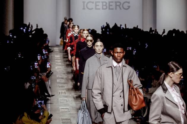 Entertainment Themen der Woche KW09 Bilder des Jahres 2025, Entertainment 02 Februar Entertainment Bilder des Tages February 25, 2025, Milan, Italy: A proposal by Iceberg presented at Milan s Fashion Week, Milan, Italy, 25 February 2025. The event will run until 03 March. ANSA Milan Italy  - ZUMAa110 20250225_zaf_a110_037 Copyright: xMouradxBaltixTouatix