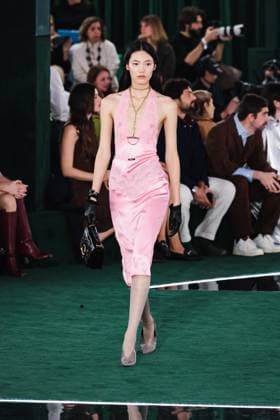 MFW - Gucci Runway Model walks for Gucci show during Milan Fashion Week in Milan, Italy on February 25, 2025. Photo by Alessandro Bremec IPA ABACAPRESS.COM Milan Italy  Copyright: xIPA ABACAx