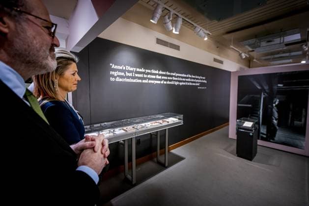 New York, The Netherlands, 2025-02-25 17:42:14 NEW YORK, 25-02-2025, Center for Jewish HistoryQueen Maxima visits Anne Frank - The Exhibition at the Center for Jewish History in Manhattan, New York City. The exhibition highlights the life of Anne Frank (1929-1945) in the context of the Second World War and the persecution of the Jews. The focus is on the full-size replica of the Secret Annex, the hiding place of Anne Frank, her parents and sister, together with four other Jewish people in hiding.PHOTO: NLBeeld POOL Patrick van Katwijk Credit: NL Beeld Patrick van Emst  Copyright: xx x