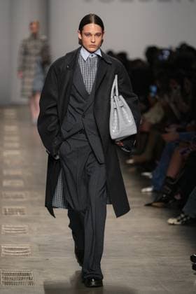 Milan, Milan Women s Fashion Week: Fall Winter 2025 26 - ICEBERG Fashion Show - Catwalk Milan, Milan Women s Fashion Week: Fall Winter 2025 26 - Women s Fashion, Fall Winter 2025 26 - Iceberg fashion show - catwalk in the photo: Model MILAN Italy  Copyright: xIPA ABACAx