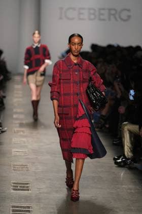 Milan, Milan Women s Fashion Week: Fall Winter 2025 26 - ICEBERG Fashion Show - Catwalk Milan, Milan Women s Fashion Week: Fall Winter 2025 26 - Women s Fashion, Fall Winter 2025 26 - Iceberg fashion show - catwalk in the photo: Model MILAN Italy  Copyright: xIPA ABACAx