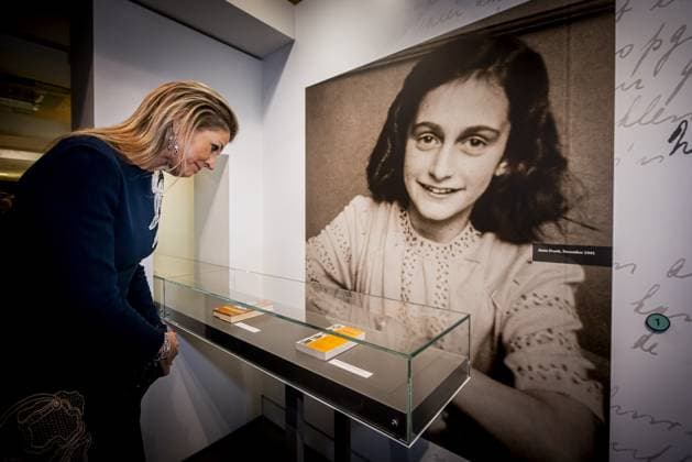 Bilder des Jahres 2025, Entertainment 02 Februar New York, The Netherlands, 2025-02-25 17:43:28 NEW YORK, 25-02-2025, Center for Jewish HistoryQueen Maxima visits Anne Frank - The Exhibition at the Center for Jewish History in Manhattan, New York City. The exhibition highlights the life of Anne Frank (1929-1945) in the context of the Second World War and the persecution of the Jews. The focus is on the full-size replica of the Secret Annex, the hiding place of Anne Frank, her parents and sister, together with four other Jewish people in hiding.PHOTO: NLBeeld POOL Patrick van Katwijk Credit: NL Beeld Patrick van Emst  Copyright: xx x