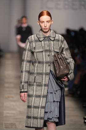 Milan, Milan Women s Fashion Week: Fall Winter 2025 26 - Women s Fashion, Fall Winter 2025 26 - Iceberg fashion show - catwalk in the photo: Model  Copyright: xRiccardoxGIordanox xipa-agency.netx xRiccardoxGIordanox IPA_Agency_IPA54562186
