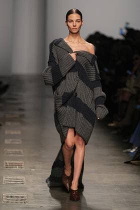 Milan, Milan Women s Fashion Week: Fall Winter 2025 26 - ICEBERG Fashion Show - Catwalk Milan, Milan Women s Fashion Week: Fall Winter 2025 26 - Women s Fashion, Fall Winter 2025 26 - Iceberg fashion show - catwalk in the photo: Model MILAN Italy  Copyright: xIPA ABACAx
