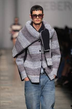 Milan, Milan Women s Fashion Week: Fall Winter 2025 26 - ICEBERG Fashion Show - Catwalk Milan, Milan Women s Fashion Week: Fall Winter 2025 26 - Women s Fashion, Fall Winter 2025 26 - Iceberg fashion show - catwalk in the photo: Model MILAN Italy  Copyright: xIPA ABACAx