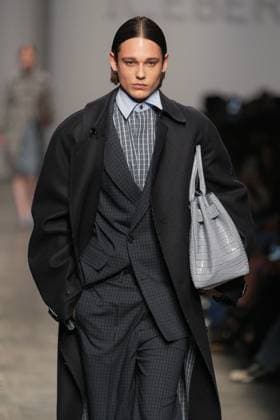 Milan, Italy: Milan, Milan Women s Fashion Week: Fall Winter 2025 26 - Women s Fashion, Fall Winter 2025 26 - Iceberg fashion show - catwalk in the photo: Model Milan Italy  - ZUMAp169 20250225_zea_p169_515 Copyright: xRiccardoxGIordanox
