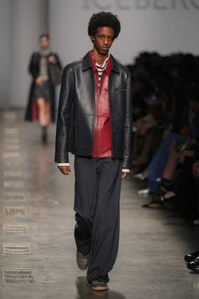 Milan, Italy: Milan, Milan Women s Fashion Week: Fall Winter 2025 26 - Women s Fashion, Fall Winter 2025 26 - Iceberg fashion show - catwalk in the photo: Model Milan Italy  - ZUMAp169 20250225_zea_p169_535 Copyright: xRiccardoxGIordanox