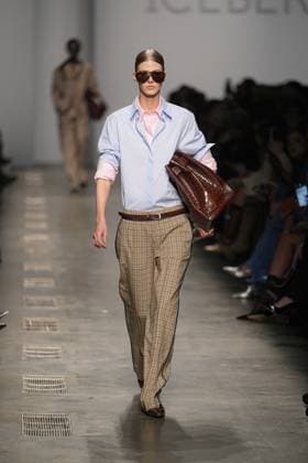 Milan, Italy: Milan, Milan Women s Fashion Week: Fall Winter 2025 26 - Women s Fashion, Fall Winter 2025 26 - Iceberg fashion show - catwalk in the photo: Model Milan Italy  - ZUMAp169 20250225_zea_p169_546 Copyright: xRiccardoxGIordanox