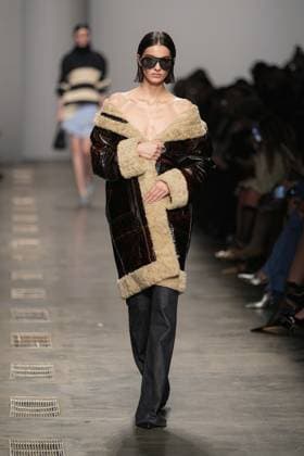 Milan, Italy: Milan, Milan Women s Fashion Week: Fall Winter 2025 26 - Women s Fashion, Fall Winter 2025 26 - Iceberg fashion show - catwalk in the photo: Model Milan Italy  - ZUMAp169 20250225_zea_p169_549 Copyright: xRiccardoxGIordanox