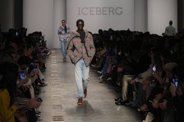 Milan, Italy: Milan, Milan Women s Fashion Week: Fall Winter 2025 26 - Women s Fashion, Fall Winter 2025 26 - Iceberg fashion show - catwalk in the photo: Model Milan Italy  - ZUMAp169 20250225_zea_p169_557 Copyright: xRiccardoxGIordanox