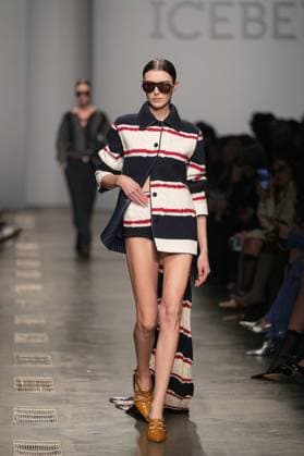 Milan, Italy: Milan, Milan Women s Fashion Week: Fall Winter 2025 26 - Women s Fashion, Fall Winter 2025 26 - Iceberg fashion show - catwalk in the photo: Model Milan Italy  - ZUMAp169 20250225_zea_p169_560 Copyright: xRiccardoxGIordanox
