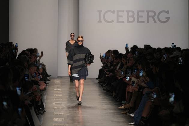 Milan, Italy: Milan, Milan Women s Fashion Week: Fall Winter 2025 26 - Women s Fashion, Fall Winter 2025 26 - Iceberg fashion show - catwalk in the photo: Model Milan Italy  - ZUMAp169 20250225_zea_p169_578 Copyright: xRiccardoxGIordanox
