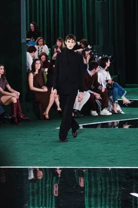 Milan, Italy: Milan, Milan Women s Fashion Week: Fall Winter 2025 - Women s Fashion, Fall Winter 2025 - Gucci Fashion Show - Catwalk. In the photo: Model- Women s Fashion, Fall Winter 2025 - Gucci Fashion Show - Catwalk. In the photo: Model Milan Italy  - ZUMAp169 20250225_zea_p169_592 Copyright: xAlessandroxBremecx