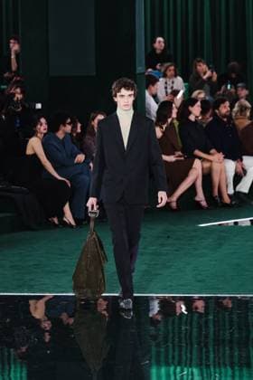 Milan, Milan, Milan Women s Fashion Week: Fall Winter 2025 - Gucci Fashion Show - Catwalk Milan, Milan Women s Fashion Week: Fall Winter 2025 - Women s Fashion, Fall Winter 2025 - Gucci Fashion Show - Catwalk. In the photo: Model- Women s Fashion, Fall Winter 2025 - Gucci Fashion Show - Catwalk. In the photo: Model Milan Italy  Copyright: xIPA ABACAx