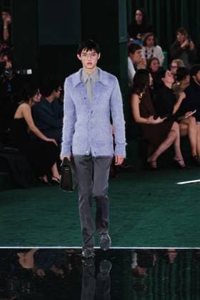 Milan, Milan, Milan Women s Fashion Week: Fall Winter 2025 - Gucci Fashion Show - Catwalk Milan, Milan Women s Fashion Week: Fall Winter 2025 - Women s Fashion, Fall Winter 2025 - Gucci Fashion Show - Catwalk. In the photo: Model- Women s Fashion, Fall Winter 2025 - Gucci Fashion Show - Catwalk. In the photo: Model Milan Italy  Copyright: xIPA ABACAx