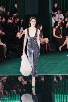 Milan, Milan, Milan Women s Fashion Week: Fall Winter 2025 - Gucci Fashion Show - Catwalk Milan, Milan Women s Fashion Week: Fall Winter 2025 - Women s Fashion, Fall Winter 2025 - Gucci Fashion Show - Catwalk. In the photo: Model- Women s Fashion, Fall Winter 2025 - Gucci Fashion Show - Catwalk. In the photo: Model Milan Italy  Copyright: xIPA ABACAx