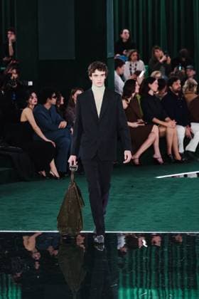 Milan, Italy: Milan, Milan Women s Fashion Week: Fall Winter 2025 - Women s Fashion, Fall Winter 2025 - Gucci Fashion Show - Catwalk. In the photo: Model- Women s Fashion, Fall Winter 2025 - Gucci Fashion Show - Catwalk. In the photo: Model Milan Italy  - ZUMAp169 20250225_zea_p169_602 Copyright: xAlessandroxBremecx
