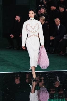 Milan, Italy: Milan, Milan Women s Fashion Week: Fall Winter 2025 - Women s Fashion, Fall Winter 2025 - Gucci Fashion Show - Catwalk. In the photo: Model- Women s Fashion, Fall Winter 2025 - Gucci Fashion Show - Catwalk. In the photo: Model Milan Italy  - ZUMAp169 20250225_zea_p169_606 Copyright: xAlessandroxBremecx