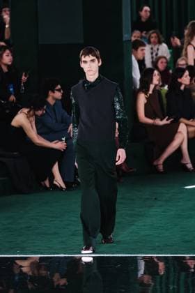 Milan, Italy: Milan, Milan Women s Fashion Week: Fall Winter 2025 - Women s Fashion, Fall Winter 2025 - Gucci Fashion Show - Catwalk. In the photo: Model- Women s Fashion, Fall Winter 2025 - Gucci Fashion Show - Catwalk. In the photo: Model Milan Italy  - ZUMAp169 20250225_zea_p169_596 Copyright: xAlessandroxBremecx