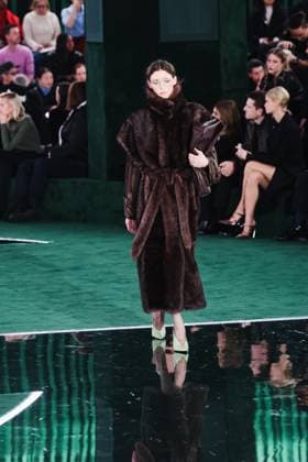 Milan, Italy: Milan, Milan Women s Fashion Week: Fall Winter 2025 - Women s Fashion, Fall Winter 2025 - Gucci Fashion Show - Catwalk. In the photo: Model- Women s Fashion, Fall Winter 2025 - Gucci Fashion Show - Catwalk. In the photo: Model Milan Italy  - ZUMAp169 20250225_zea_p169_612 Copyright: xAlessandroxBremecx