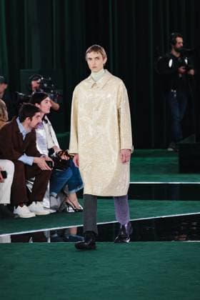 Milan, Italy: Milan, Milan Women s Fashion Week: Fall Winter 2025 - Women s Fashion, Fall Winter 2025 - Gucci Fashion Show - Catwalk. In the photo: Model- Women s Fashion, Fall Winter 2025 - Gucci Fashion Show - Catwalk. In the photo: Model Milan Italy  - ZUMAp169 20250225_zea_p169_623 Copyright: xAlessandroxBremecx
