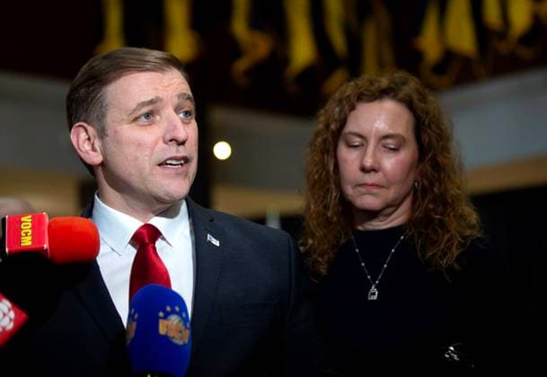 February 25, 2025, St. John s, Nl, CANADA: Newfoundland and Labrador Premier Andrew Furey holds a news conference as his wife Allison looks on in St.John s, Tuesday, Feb. 25, 2025. Furey announced his resignation as premier. St. John s CANADA  - ZUMAc35_ 20250225_zaf_c35_038 Copyright: xPaulxDalyx