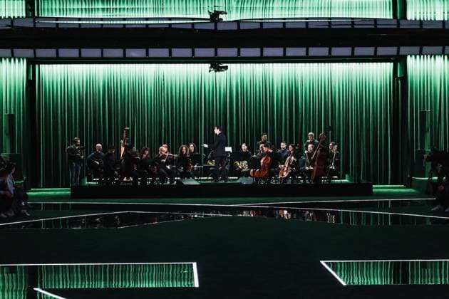 Milan, Milan Women s Fashion Week: Fall Winter 2025 - Gucci Fashion Show - Front Row Guests Milan, Milan Women s Fashion Week: Fall Winter 2025 - Women s Fashion, Fall Winter 2025 - Gucci Fashion Show - Guests. In the photo: Justin Hurwitz (American composer, winner of two Academy Awards) Milan Italy  Copyright: xIPA ABACAx