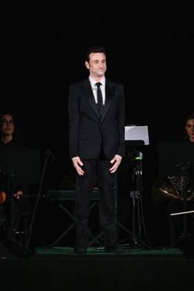 Milan, Milan Women s Fashion Week: Fall Winter 2025 - Gucci Fashion Show - Front Row Guests Milan, Milan Women s Fashion Week: Fall Winter 2025 - Women s Fashion, Fall Winter 2025 - Gucci Fashion Show - Guests. In the photo: Justin Hurwitz (American composer, winner of two Academy Awards) Milan Italy  Copyright: xIPA ABACAx