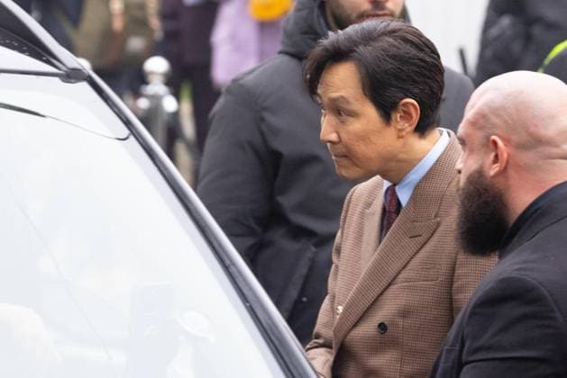 News - Gucci - Arrivals - Milan Fashion Week - Womenswear Fall Winter 2025 2026 Lee Jung-jae is seen leaving the Gucci fashion show during the Milan Fashion Week - Womenswear Fall Winter 2025 2026 on February 25, 2025 in Milan, Italy. Photo: Cinzia Camela. MILAN Superstudio Maxi Italy Copyright: xCinziaxCamelax xLiveMediax LPN_1750639