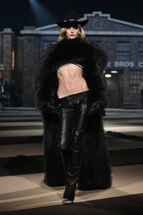 Milan, Milan Women s Fashion Week: Fall Winter 2025 26 - Women s Fashion, Fall Winter 2025 26 - Dsquared2 fashion show - catwalk in the photo: Model  Copyright: xRiccardoxGIordanox xipa-agency.netx xRiccardoxGiordanox IPA_Agency_IPA54582980