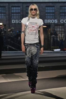 Milan, Milan Women s Fashion Week: Fall Winter 2025 26 - Women s Fashion, Fall Winter 2025 26 - Dsquared2 fashion show - catwalk in the photo: Model  Copyright: xRiccardoxGIordanox xipa-agency.netx xRiccardoxGiordanox IPA_Agency_IPA54582982