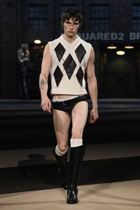Milan, Milan Women s Fashion Week: Fall Winter 2025 26 - Women s Fashion, Fall Winter 2025 26 - Dsquared2 fashion show - catwalk in the photo: Model  Copyright: xRiccardoxGIordanox xipa-agency.netx xRiccardoxGiordanox IPA_Agency_IPA54582984