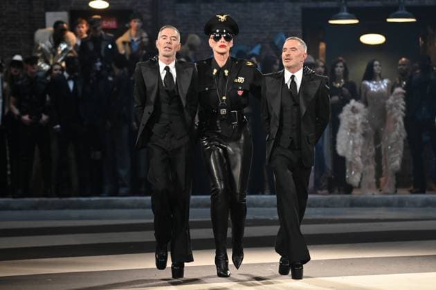 Entertainment Themen der Woche KW09 Bilder des Jahres 2025, Entertainment 02 Februar Entertainment Bilder des Tages Milan, Milan Women s Fashion Week: Fall Winter 2025 26 - Women s Fashion, Fall Winter 2025 26 - Dsquared2 fashion show - catwalk in the photo: Dean and Dan Caten  Copyright: xRiccardoxGIordanox xipa-agency.netx xRiccardoxGiordanox IPA_Agency_IPA54583012
