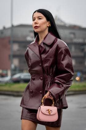 Street Style at Milan Fashion Week 2025 - Gucci in Milan, Italy on 25 February 2025 Street Style: A guest wears burgundy leather mini skirt, shiny leather jacket and pink Gucci bag outside of the Gucci fashion show during the Milan Fashion Week Womenswear Fall Winter 2025 2026 in Milan, Italy on 25 February 2025., Credit:Stefano Costantino TTL Avalon Milan, Italy  Copyright: xStefanoxCostantinoxTTLx xAvalonx 0968952782