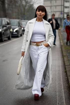 Street Style at Milan Fashion Week 2025 - Gucci in Milan, Italy on 25 February 2025 Street Style: A guest wears white top, white pants, a Gucci belt, white bag, white coat outside of the Gucci fashion show during the Milan Fashion Week Womenswear Fall Winter 2025 2026 in Milan, Italy on 25 February 2025., Credit:Stefano Costantino TTL Avalon Milan, Italy  Copyright: xStefanoxCostantinoxTTLx xAvalonx 0968952905