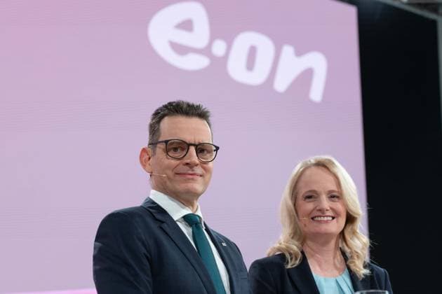 News Bilder des Tages Leonhard BIRNBAUM, Vorstandsvorsitzender CEO, Nadia JAKOBI, Vorstandsmitglied, CFO, Finanzvorstand, Bilanzpressekonferenz der E.ON SE in Essen Deutschland am 26.02.2024. *** Leonhard BIRNBAUM, Chairman of the Management Board CEO, Nadia JAKOBI, Member of the Management Board, CFO, Chief Financial Officer, Annual Press Conference of E ON SE in Essen Germany on 26 02 2024