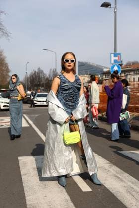 February 26, 2025, Milan, Lombardia, Italy: Milan Womens Fashion Week is taking place from February 25 to March 2, 2025. Fashionistas pose for photographers before the Diesel FW 2025-2026 fashion show. Milan Italy - ZUMAt227 20250226_zip_t227_007 Copyright: xMarinaxTakimotox