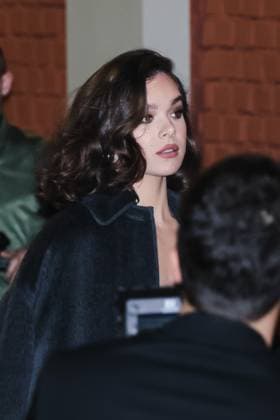 Milan, Milan Women s Fashion Week: Fall Winter 2025 - Women s Fashion, Fall Winter 2025 - Fendi Show - Arrivals. In the photo: Hailee Steinfeld (American singer and actress)  Copyright: xAlessandroxBremecx xipa-agency.netx xx IPA_Agency_IPA54627101