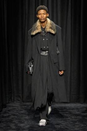 Jil Sander Ready to wear fall winter 2025:26; MILAN February 2025 Jil Sander Ready to wear fall winter 2025:26; MILAN February 2025, Credit:Zeppelin Avalon  Copyright: xZeppelinx xAvalonx 0969488471