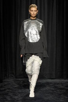 Jil Sander Ready to wear fall winter 2025:26; MILAN February 2025 Jil Sander Ready to wear fall winter 2025:26; MILAN February 2025, Credit:Zeppelin Avalon  Copyright: xZeppelinx xAvalonx 0969489624