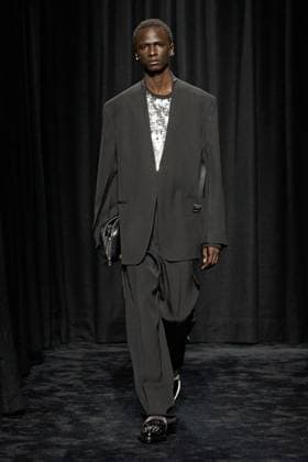 Jil Sander Ready to wear fall winter 2025:26; MILAN February 2025 Jil Sander Ready to wear fall winter 2025:26; MILAN February 2025, Credit:Zeppelin Avalon  Copyright: xZeppelinx xAvalonx 0969489680