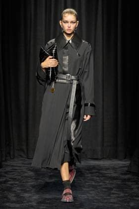 Jil Sander Ready to wear fall winter 2025:26; MILAN February 2025 Jil Sander Ready to wear fall winter 2025:26; MILAN February 2025, Credit:Zeppelin Avalon  Copyright: xZeppelinx xAvalonx 0969488151