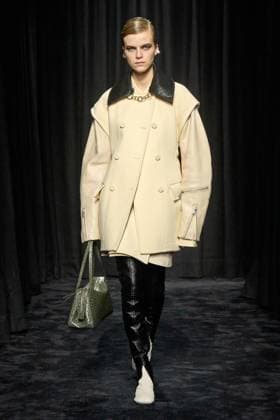 Jil Sander Ready to wear fall winter 2025:26; MILAN February 2025 Jil Sander Ready to wear fall winter 2025:26; MILAN February 2025, Credit:Zeppelin Avalon  Copyright: xZeppelinx xAvalonx 0969488728