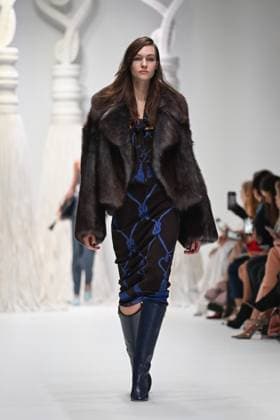 Entertainment Bilder des Tages Milan, Milan Women s Fashion Week: Fall Winter 2025 - Women s Fashion, Fall Winter 2025.- Genny fashion show - catwalk in the photo: model  Copyright: xSimonaxChiocciax xipa-agency.netx xSimonaxChiocciax IPA_Agency_IPA54641826
