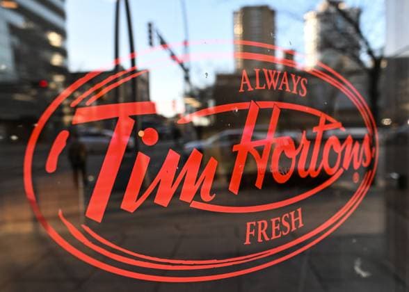 Daily Life In Edmonton EDMONTON, CANADA FEBRUARY 25: The Tim Hortons logo displayed in downtown Edmonton, Alberta, Canada, on February 25, 2025, Edmonton Canada  Copyright: xArturxWidakx originalFilename: widak-dailylif250225_npHNb.jpg