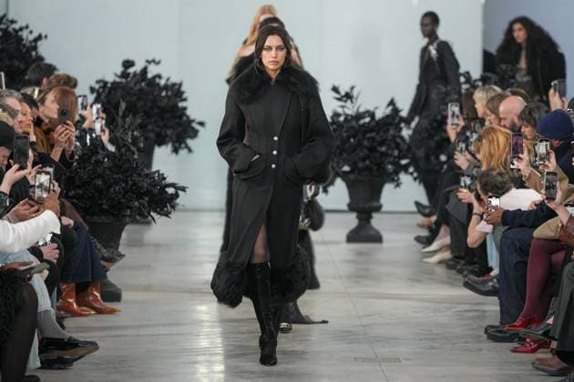 Milan, Milan Women s Fashion Week: Fall Winter 2025 26 - Women s Fashion, Fall Winter 2025 26 - Blumarine fashion show - catwalk in the photo: Irina Shayk  Copyright: xRiccardoxGIordanox xipa-agency.netx xRiccardoxGIordanox IPA_Agency_IPA54645111