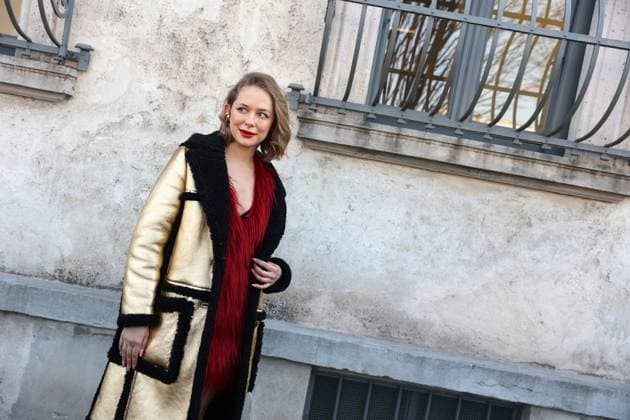 February 27, 2025, Milan, Lombardia, Italy: Milan Womens Fashion Week is taking place from February 25 to March 2, 2025. Fashionistas pose for photographers before the Prada FW 2025-2026 fashion show. Milan Italy - ZUMAt227 20250227_zip_t227_003 Copyright: xMarinaxTakimotox
