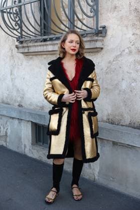 February 27, 2025, Milan, Lombardia, Italy: Milan Womens Fashion Week is taking place from February 25 to March 2, 2025. Fashionistas pose for photographers before the Prada FW 2025-2026 fashion show. Milan Italy - ZUMAt227 20250227_zip_t227_015 Copyright: xMarinaxTakimotox